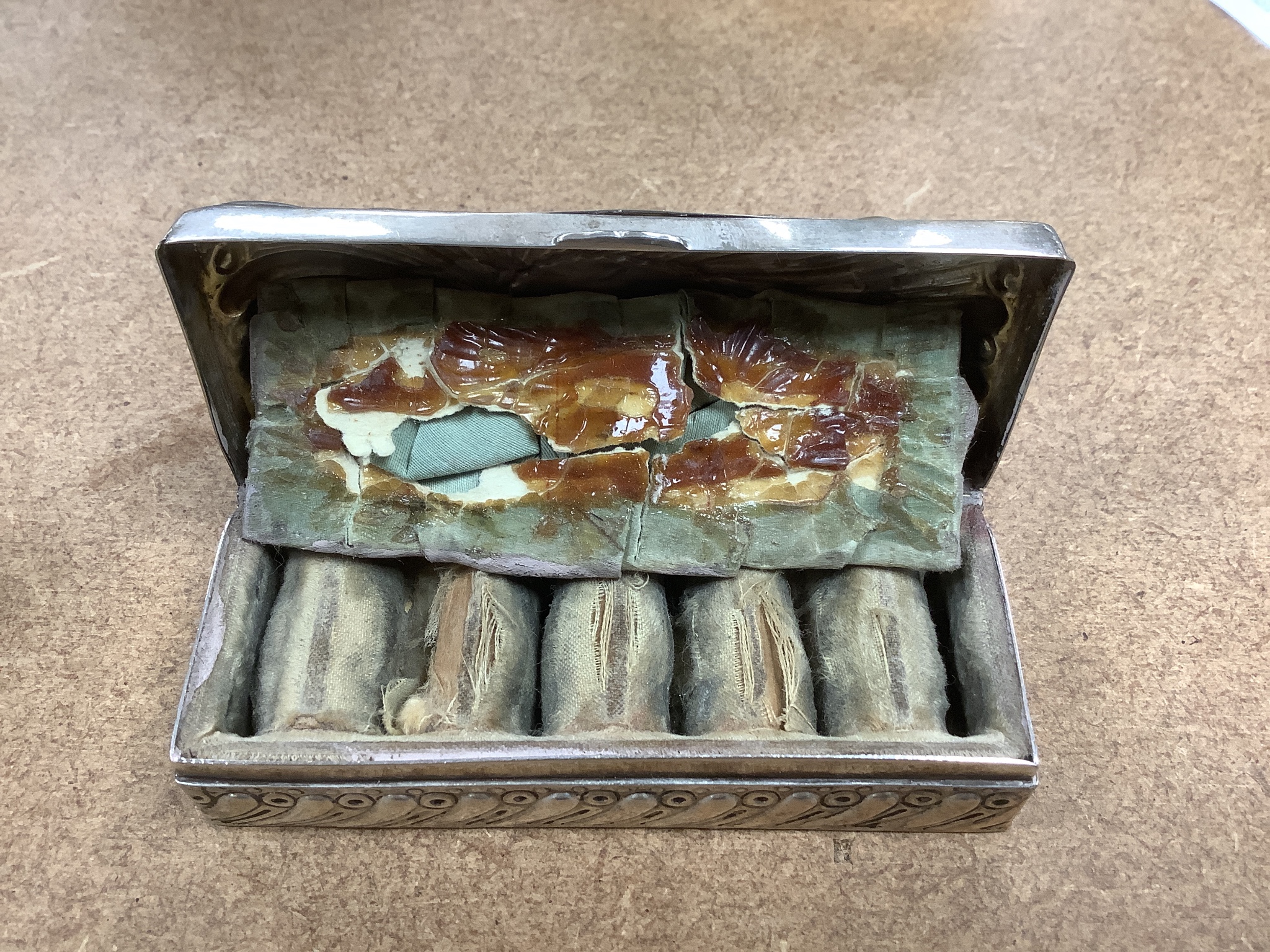 A late Victorian silver ring box, London, 1895(a.f.), 97mm, a later silver snuff box and two white metakl boxes.